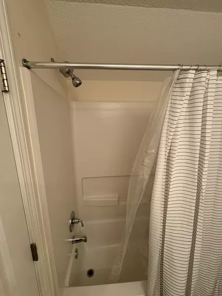 Coliving in Red Bridge - KCMO, Kansas City