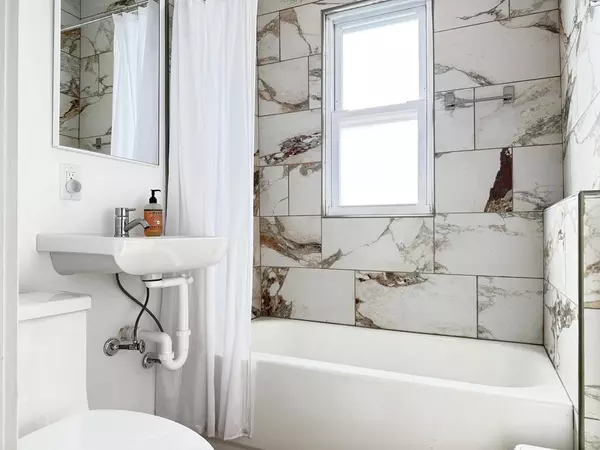 Coliving in Merrill Park - West / SW Mil, Milwaukee