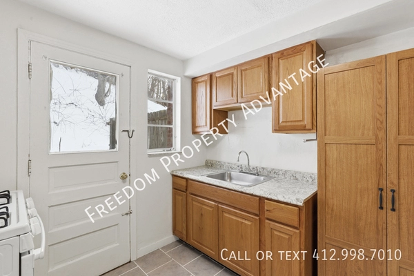 3 bedrooms apartment for rent in Castle Shannon - South Pitt, Pittsburgh