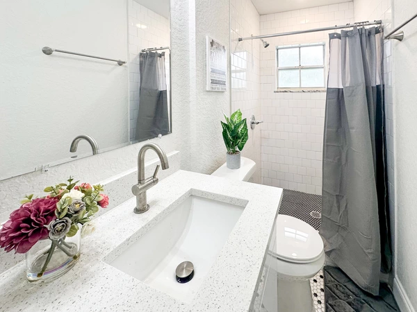 Coliving in Live Oaks Square - East Tampa, Tampa