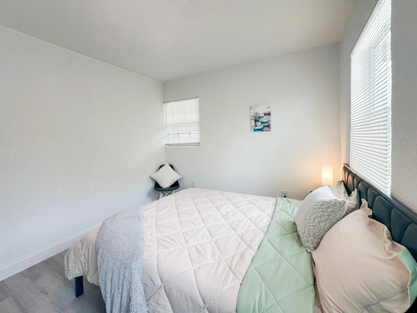 Coliving in Live Oaks Square - East Tampa, Tampa