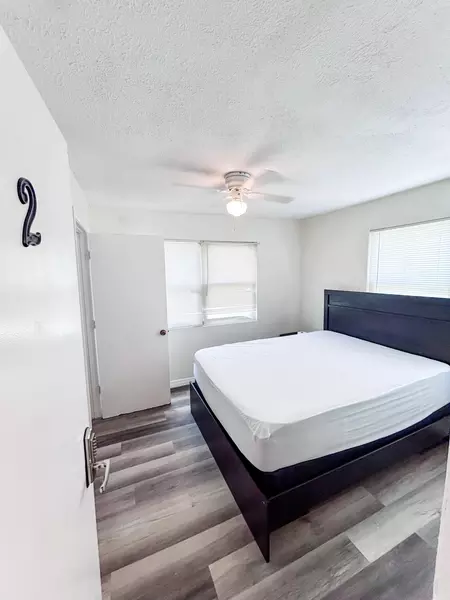 Coliving in Live Oaks Square - East Tampa, Tampa