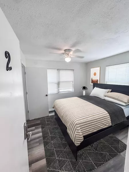 Coliving in Live Oaks Square - East Tampa, Tampa