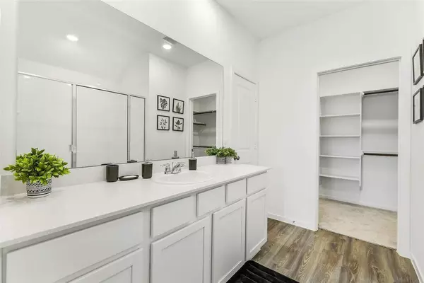 Coliving in The Woodlands - Nw Houston, Houston