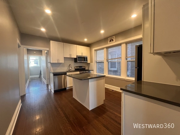 3 bedrooms apartment for rent in West Ridge - Far North Side, Chicago