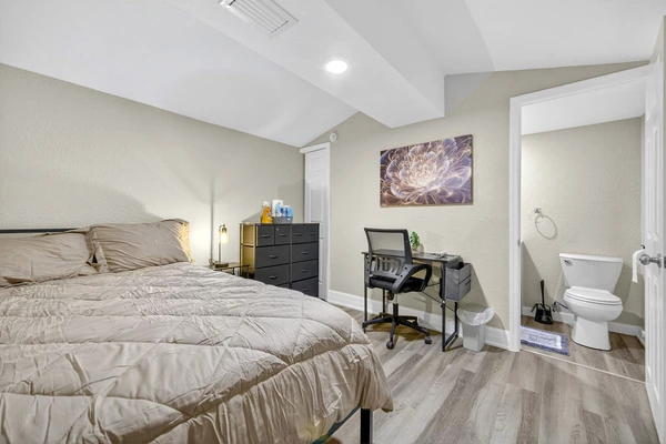 Coliving in Live Oaks Square - East Tampa, Tampa