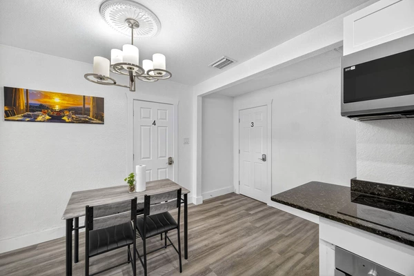 Coliving in Live Oaks Square - East Tampa, Tampa