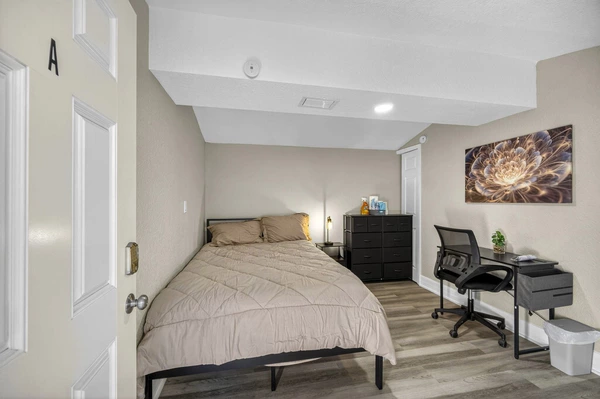 Coliving in Live Oaks Square - East Tampa, Tampa