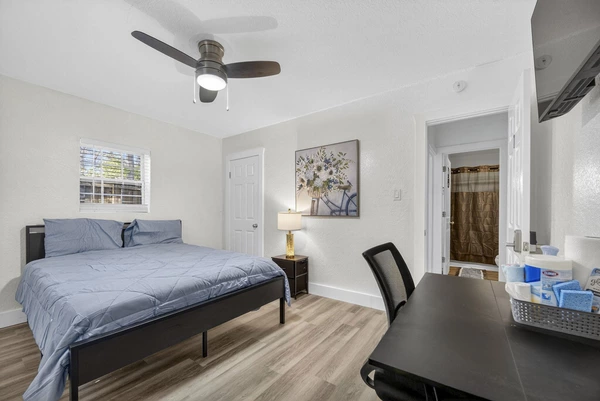 Coliving in Live Oaks Square - East Tampa, Tampa