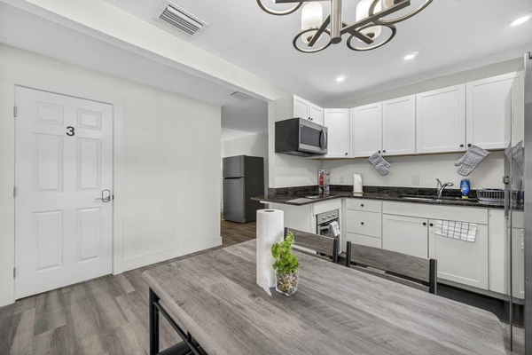 Coliving in Live Oaks Square - East Tampa, Tampa