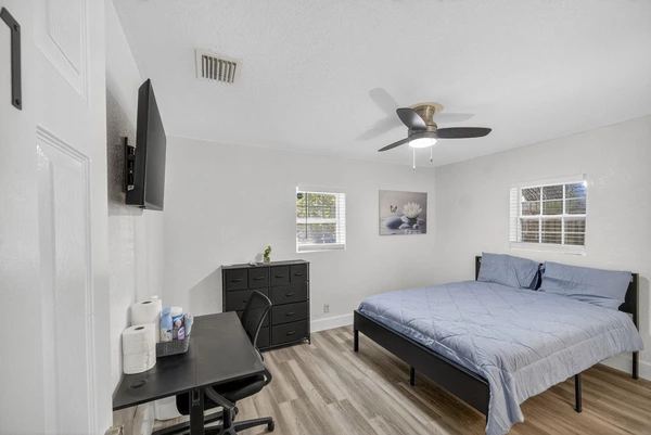 Coliving in Live Oaks Square - East Tampa, Tampa