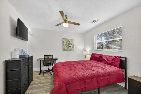 Coliving in Live Oaks Square - East Tampa, Tampa