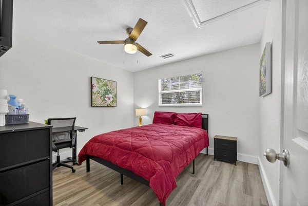 Coliving in Live Oaks Square - East Tampa, Tampa