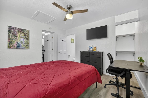 Coliving in Live Oaks Square - East Tampa, Tampa