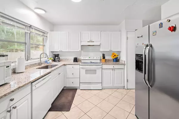 Coliving in Cedar Hills - Westside, Jacksonville