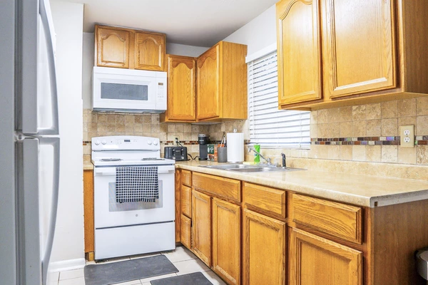 Coliving in Lake Forest - Northside, Jacksonville