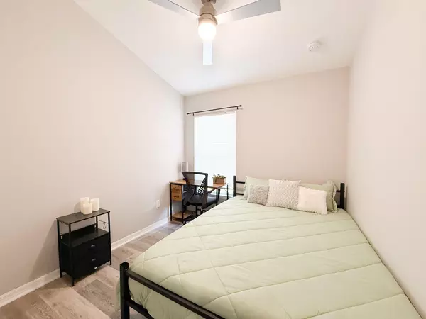 Coliving in Live Oaks Square - East Tampa, Tampa