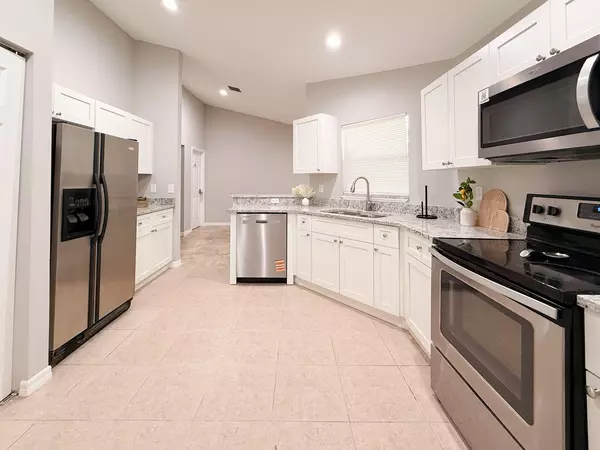 Coliving in Live Oaks Square - East Tampa, Tampa