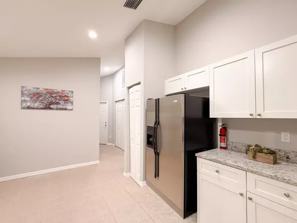 Coliving in Live Oaks Square - East Tampa, Tampa