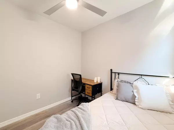 Coliving in Live Oaks Square - East Tampa, Tampa