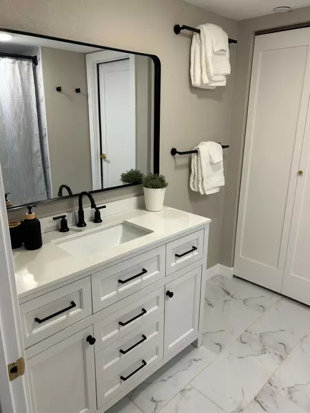 Coliving in Lakewood - Outer Denver, Denver