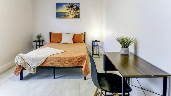 Coliving in Ybor City - Central Tampa, Tampa