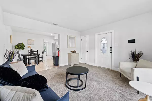 Coliving in Live Oaks Square - East Tampa, Tampa