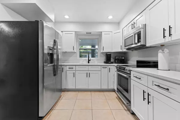 Coliving in Live Oaks Square - East Tampa, Tampa