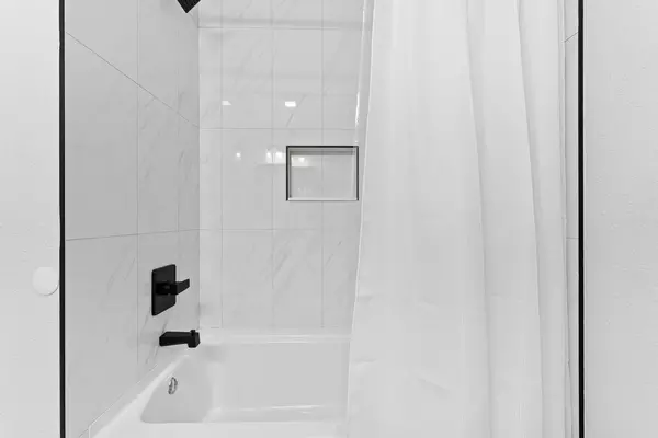 Coliving in Live Oaks Square - East Tampa, Tampa