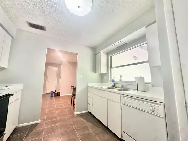 Coliving in Land O' Lakes - North Tampa, Tampa