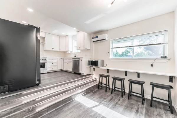 Coliving in Greater Hobby Area - Se Houston, Houston