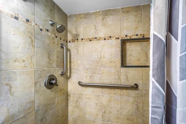 Coliving in Cedar Hills - Westside, Jacksonville