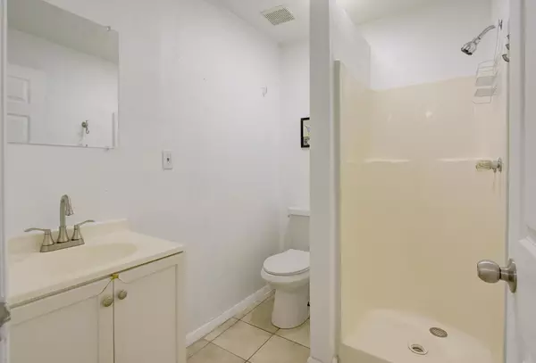 Coliving in Live Oaks Square - East Tampa, Tampa