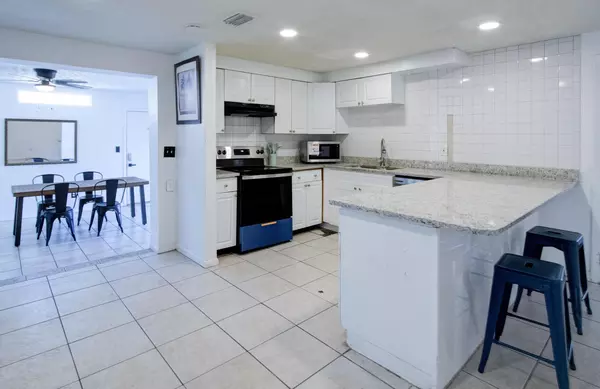 Coliving in Live Oaks Square - East Tampa, Tampa