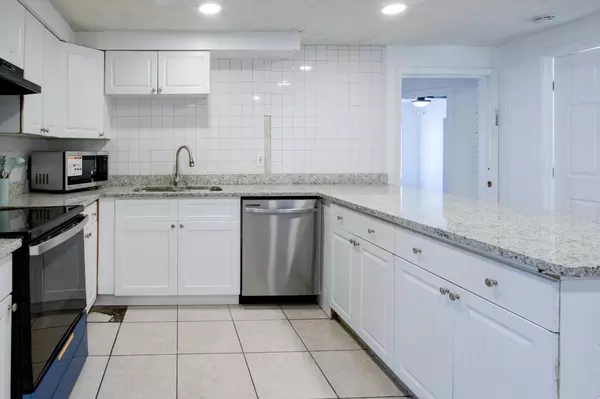 Coliving in Live Oaks Square - East Tampa, Tampa