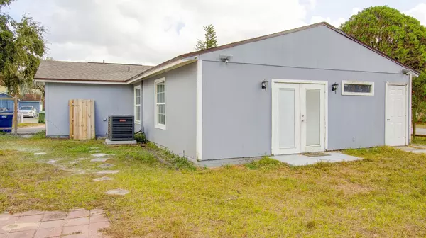 Coliving in Live Oaks Square - East Tampa, Tampa