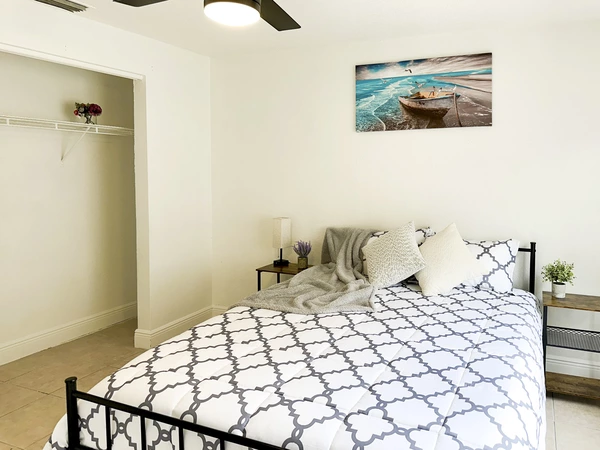 Coliving in Grant Park Tampa - East Tampa, Tampa