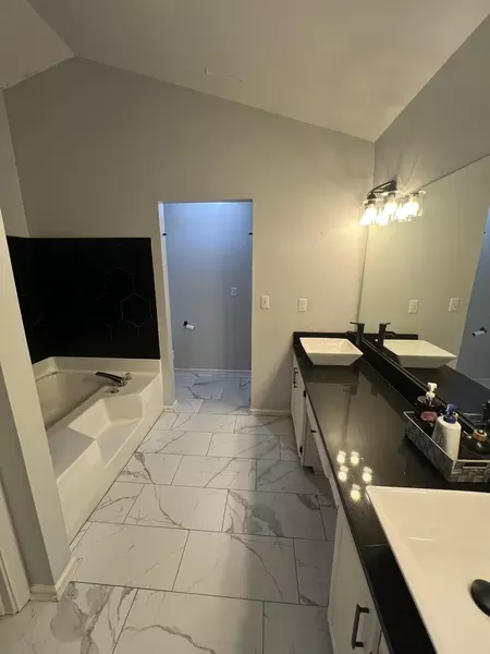 Coliving in Hickory Grove - East Charlotte, Charlotte