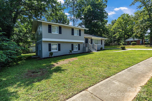 Coliving in Eastway - East Charlotte, Charlotte