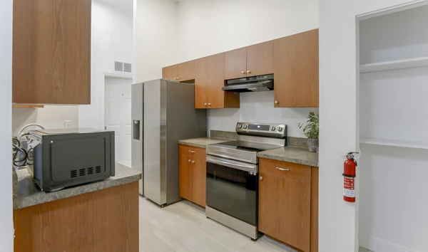 Coliving in Live Oaks Square - East Tampa, Tampa