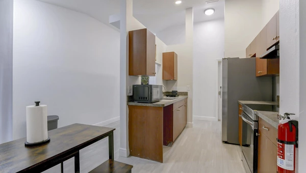 Coliving in Live Oaks Square - East Tampa, Tampa