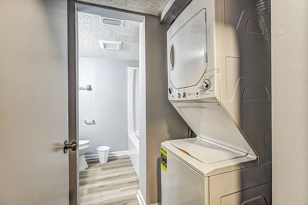 Coliving in Live Oaks Square - East Tampa, Tampa