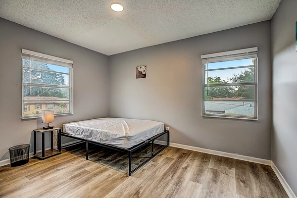 Coliving in Live Oaks Square - East Tampa, Tampa