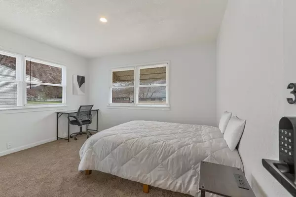 Coliving in Ruskin Heights - KCMO, Kansas City