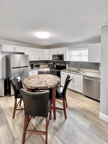 Coliving in Live Oaks Square - East Tampa, Tampa