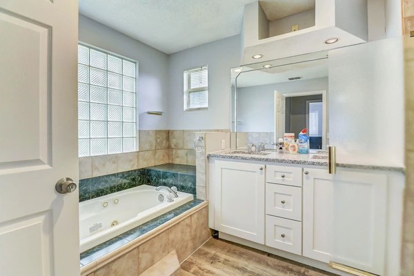 Coliving in Garden City JAX - Northside, Jacksonville