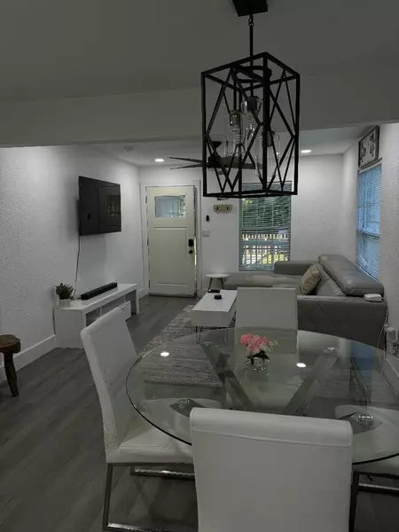Coliving in Live Oaks Square - East Tampa, Tampa