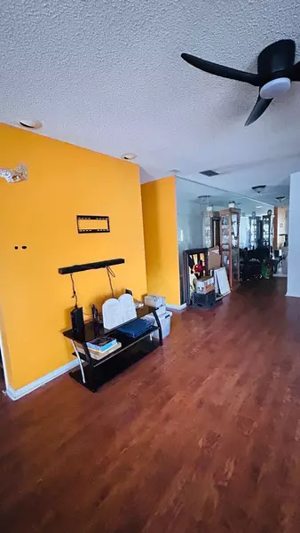 Coliving in Town 'n' Country - West Tampa, Tampa