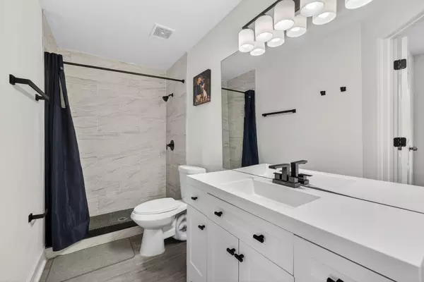 Coliving in Live Oaks Square - East Tampa, Tampa