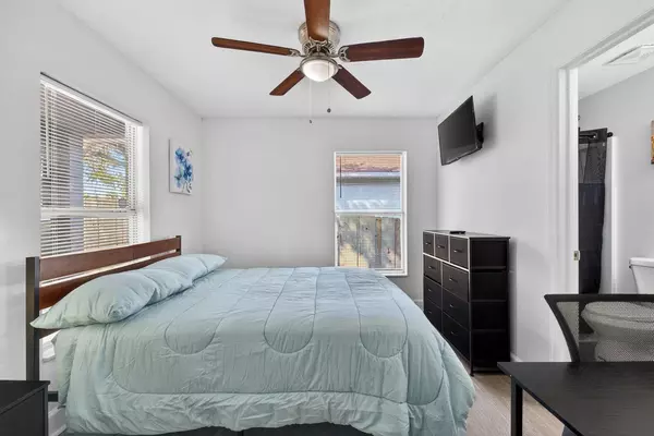 Coliving in Live Oaks Square - East Tampa, Tampa